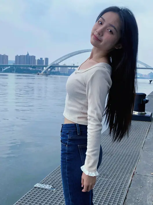 造相光影效果，色彩浓郁且富有层次